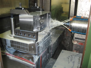 CNC gép. CNC fémmegmunkálás, CNC forgácsoló, CNC forgácsolás